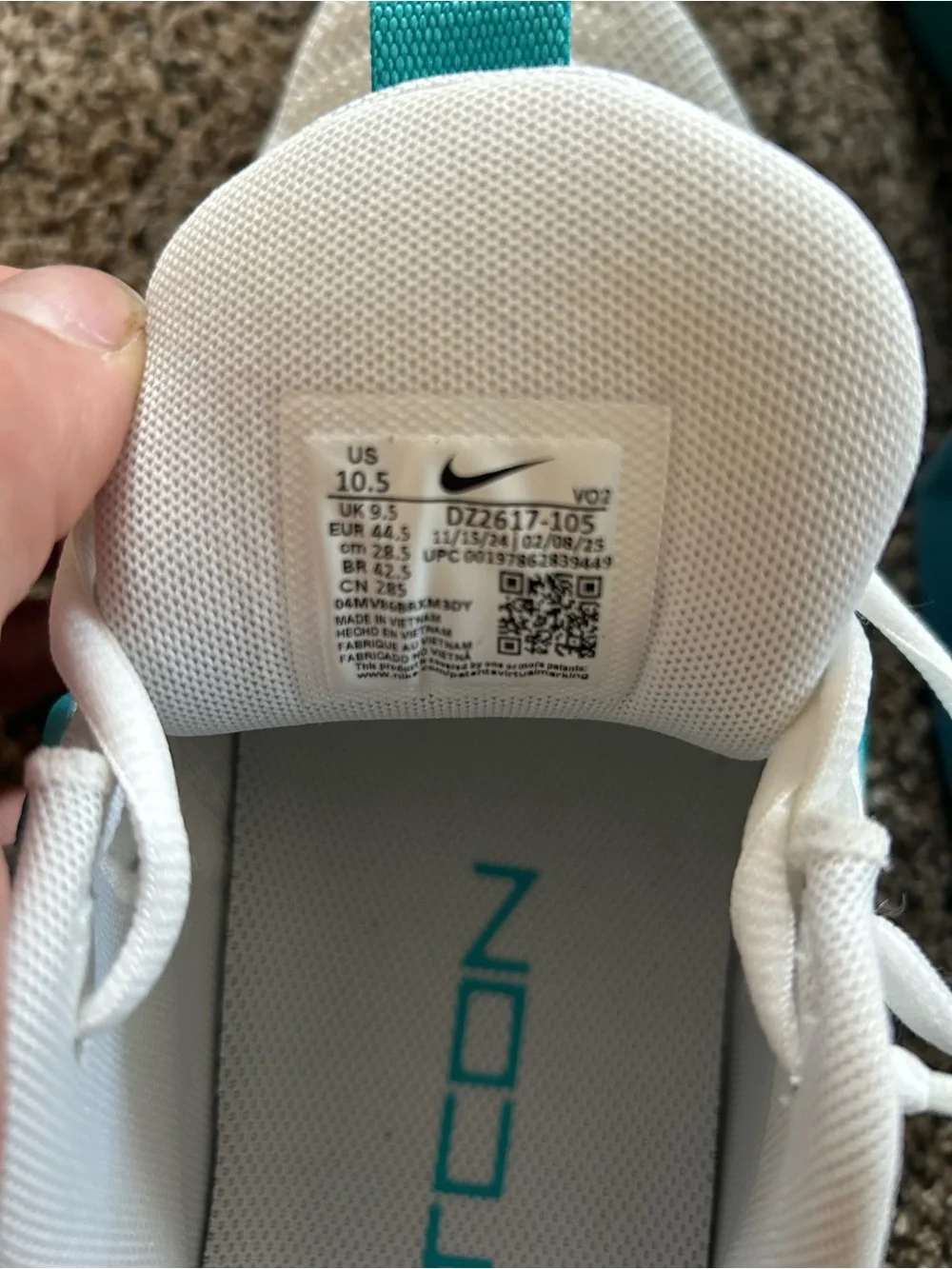 Nike Men’s White & Teal Training Shoes